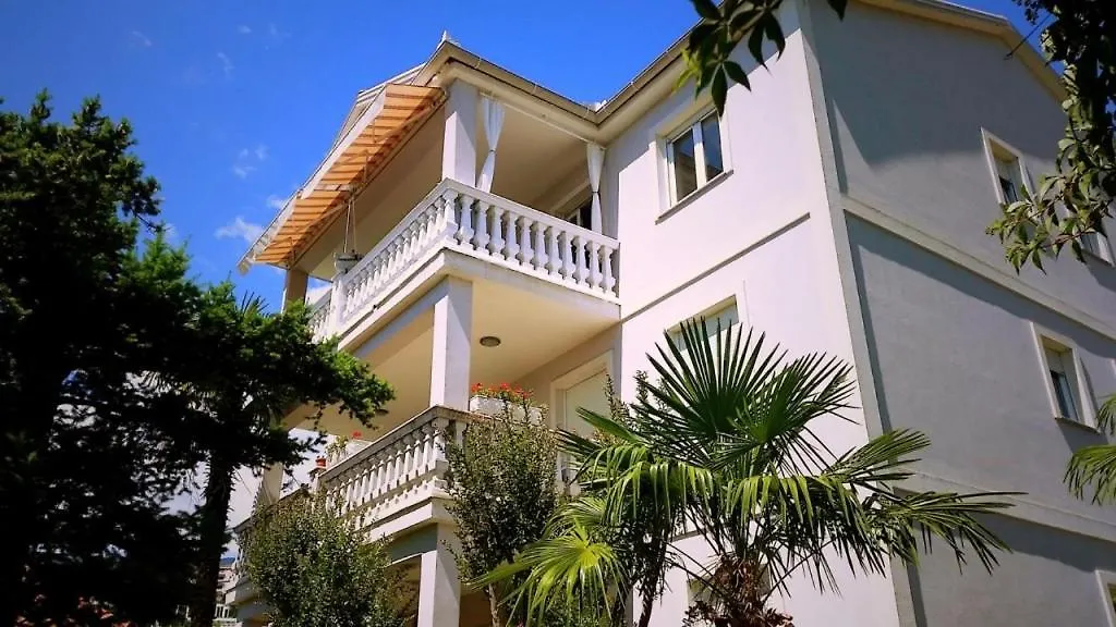 Studio Apartment In Icici With Air Condition, Wifi